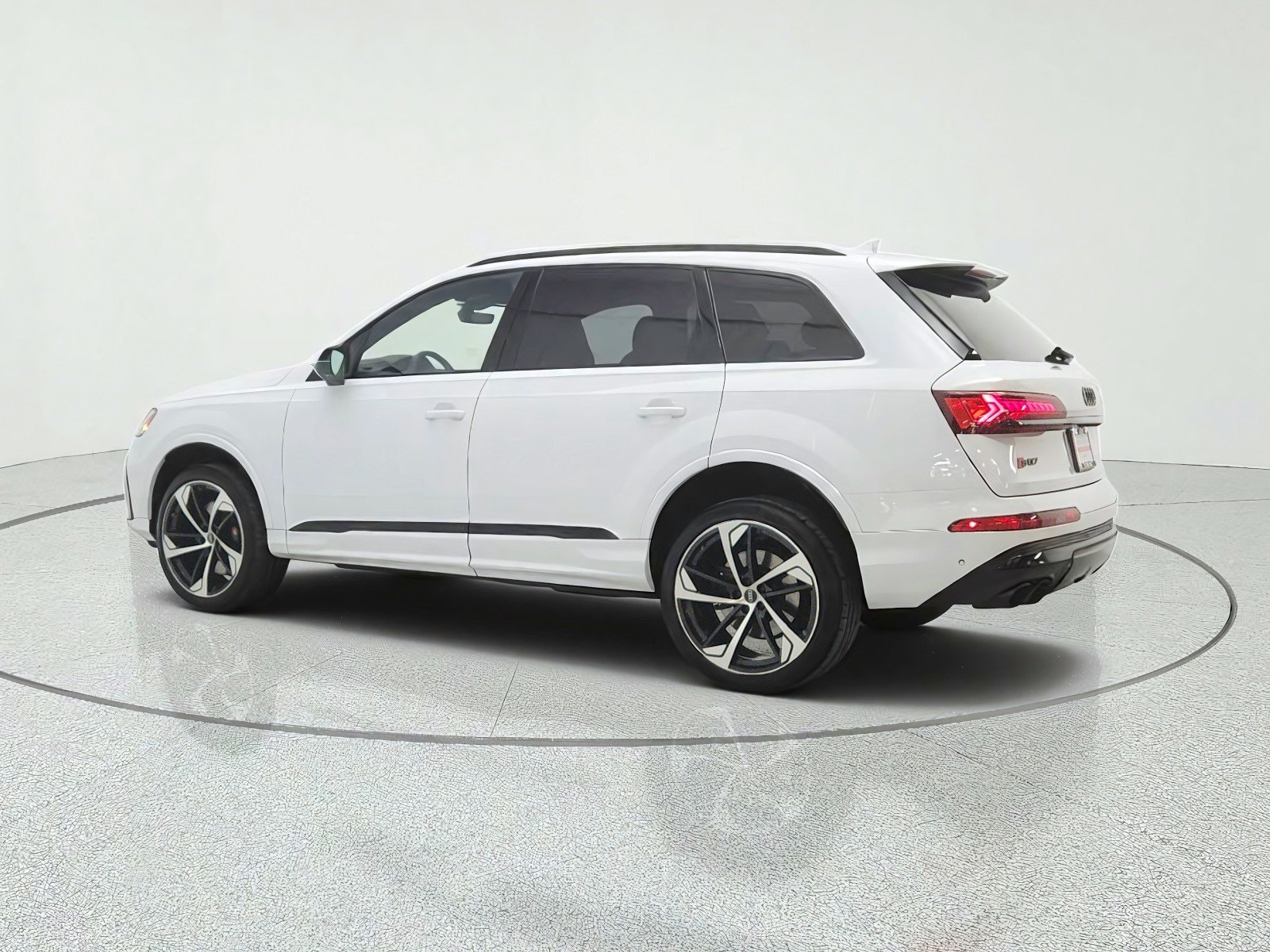 Used 2023 Glacier White Metallic Audi Premium Plus 4.0 TFSI quattro image 7