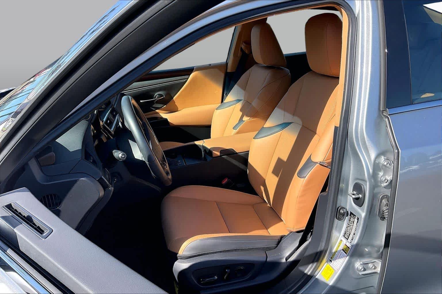 Used 2025 Iridium Lexus  image 7