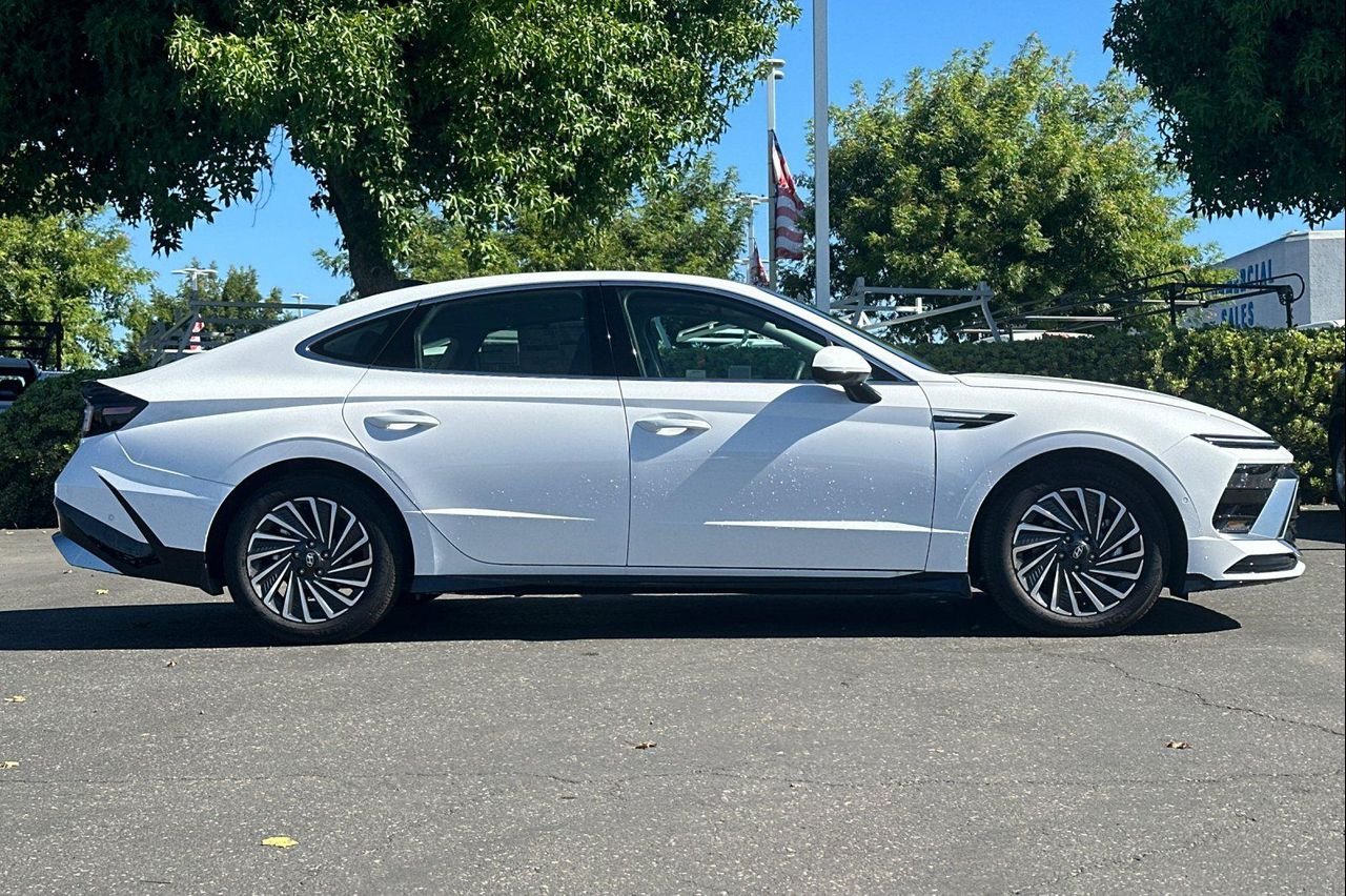 New 2026 Serenity White Hyundai Limited image 3