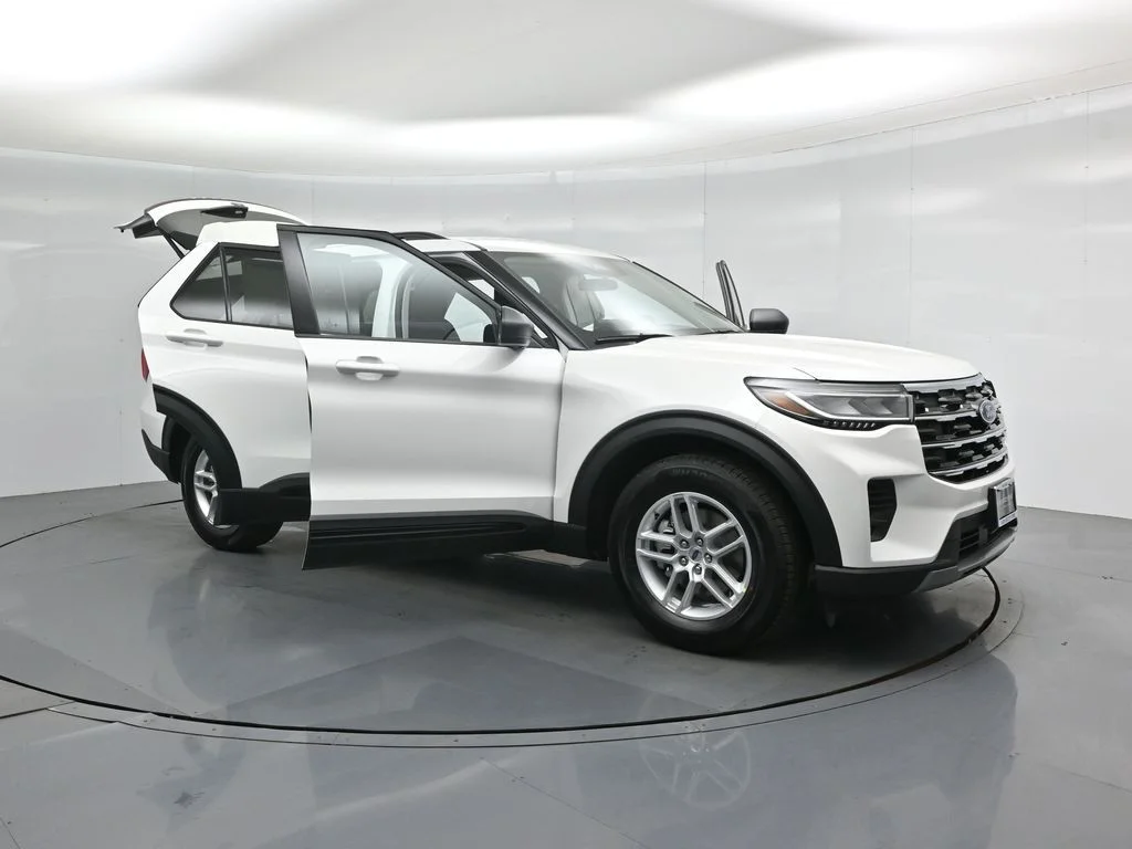 New 2026 Star White Metallic Tri-Coat Ford Active image 33