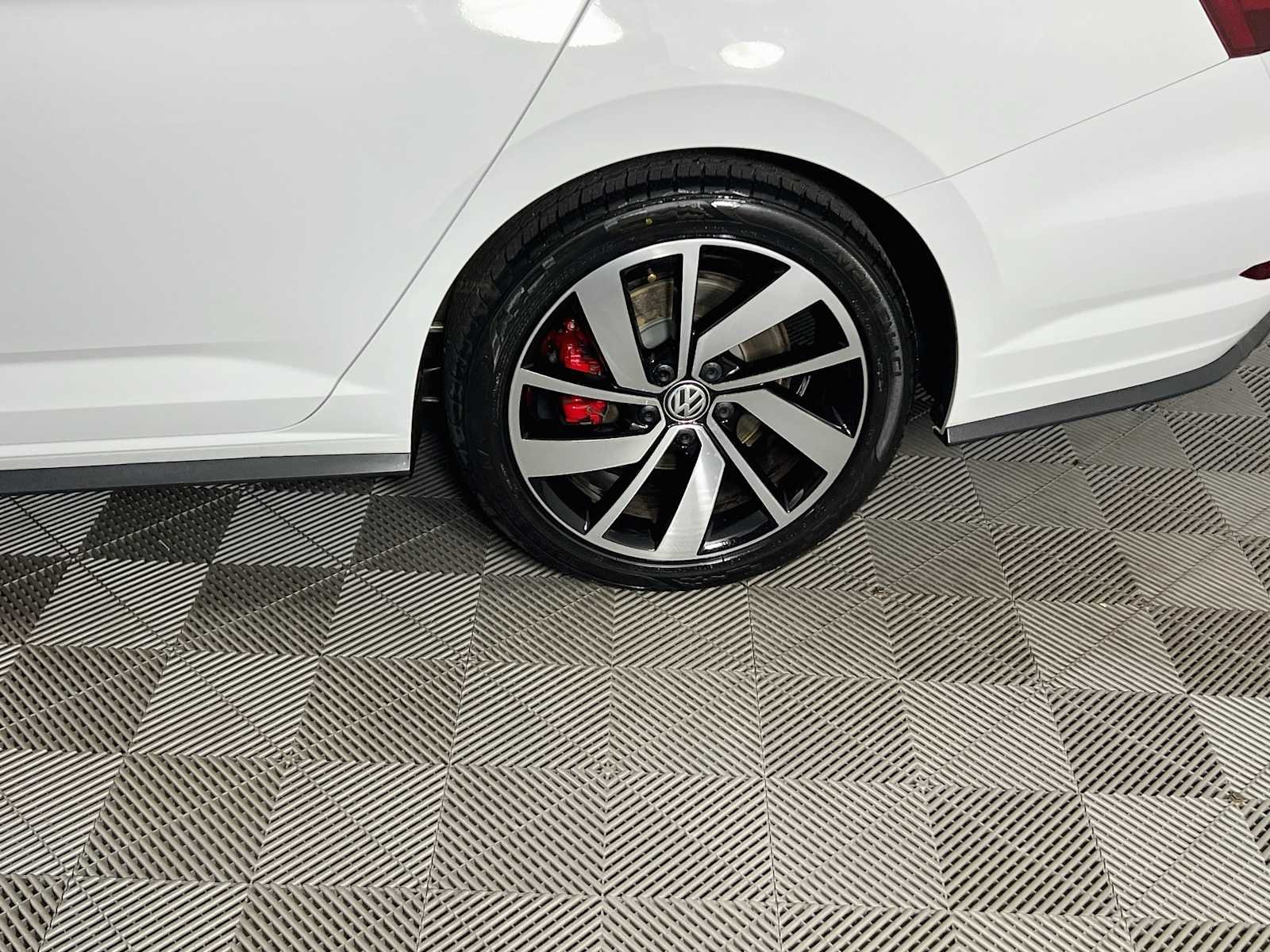 Used 2020 Pure White Volkswagen S image 31