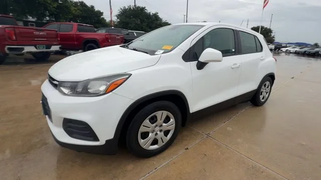 Used 2018 SUMMIT WHITE Chevrolet LS image 4