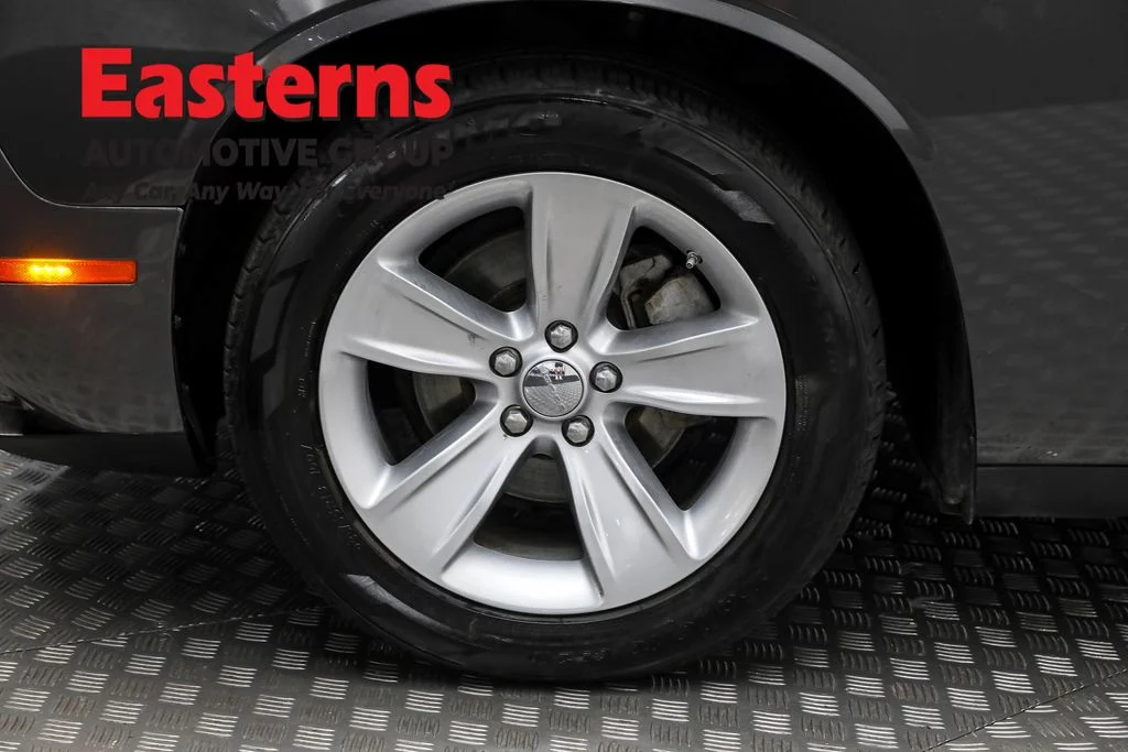 Used 2023 Gray Dodge SXT image 29