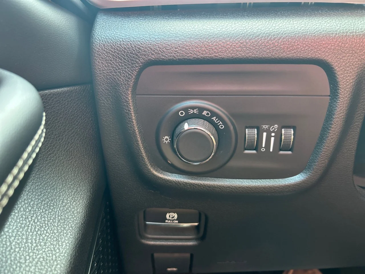 Used 2023 Black Jeep Laredo image 14
