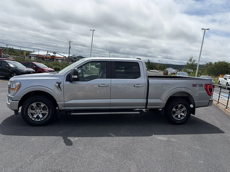 Used 2021 Silver Ford XLT image 3