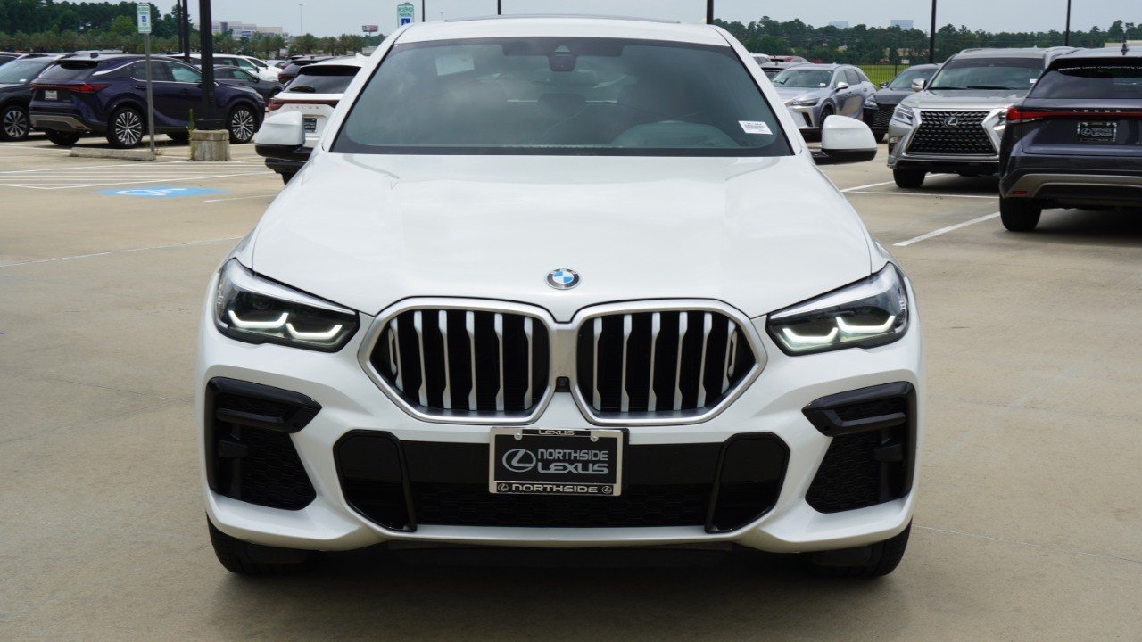 Used 2022 White BMW xDrive40i image 2