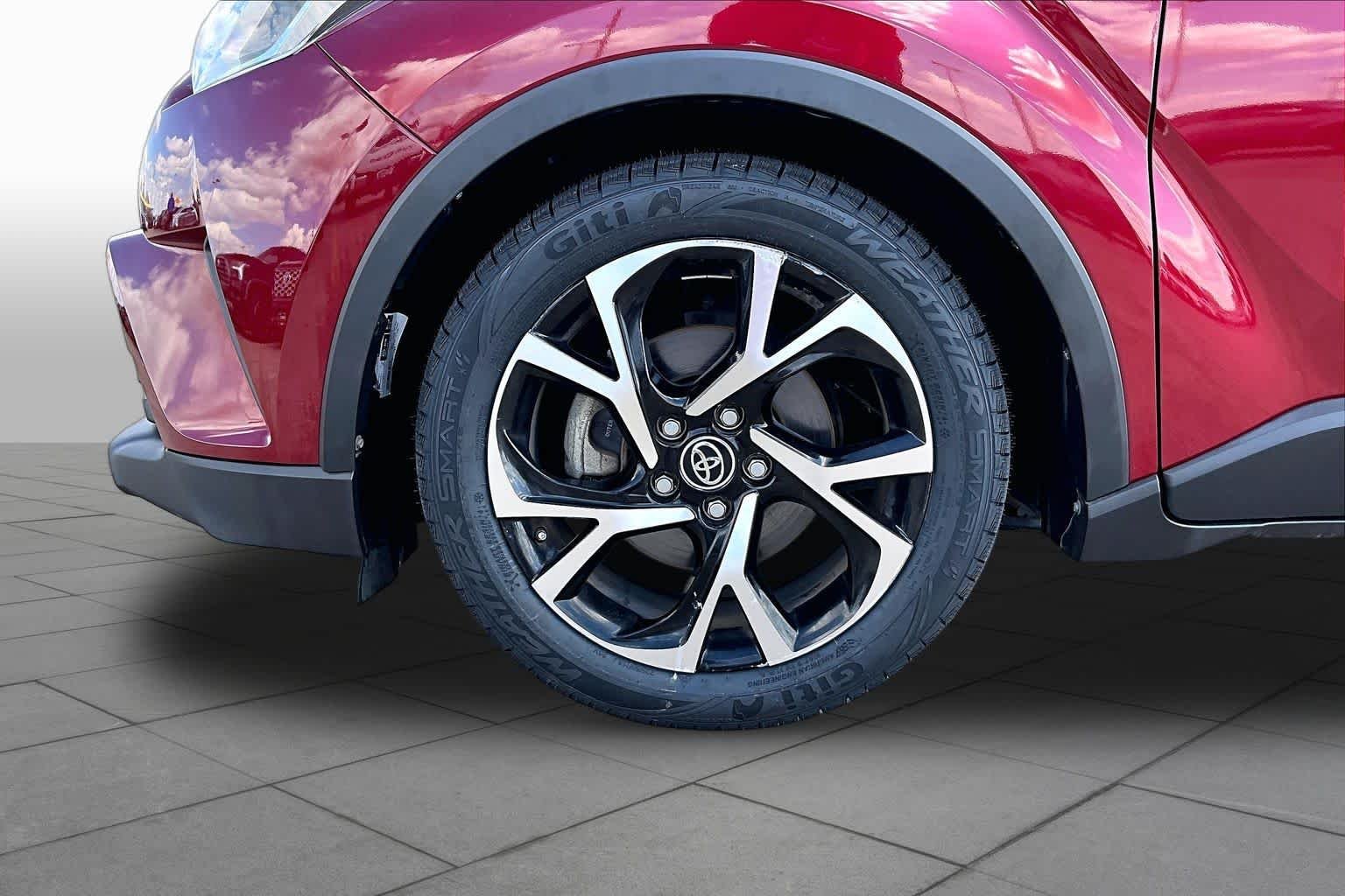 Used 2019 Ruby Flare Pearl w/Black Roof Toyota XLE image 11