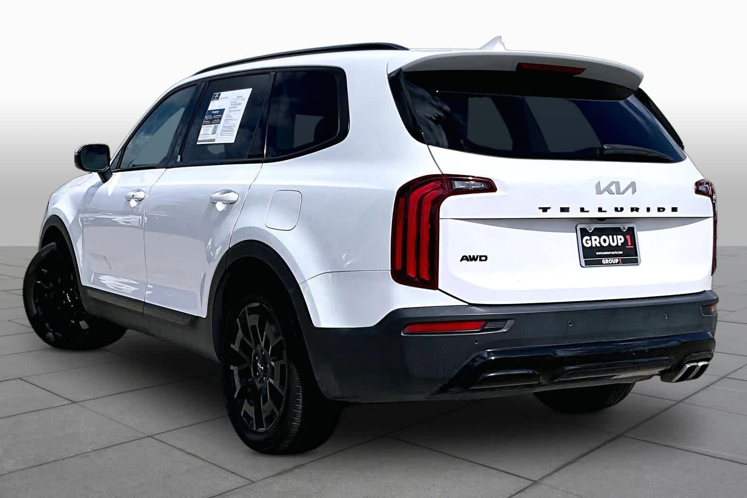 Used 2022 Glacial White Pearl Kia EX image 11