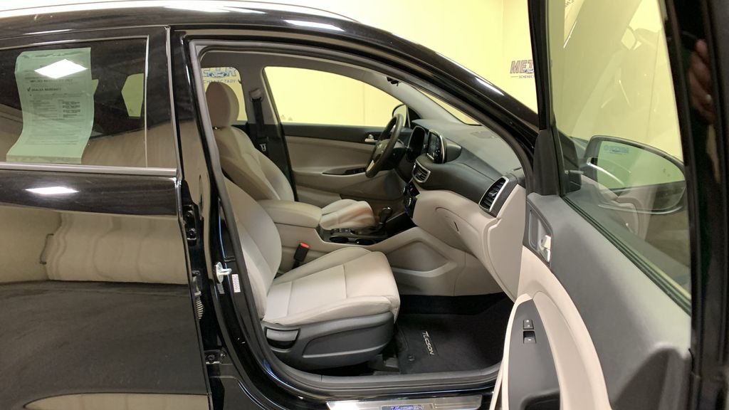 Used 2019 Black Noir Pearl Hyundai Value image 11