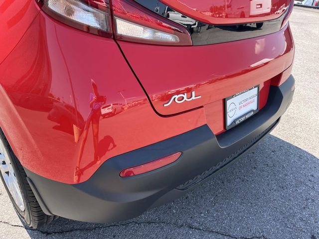 Used 2022 Red Kia LX image 10