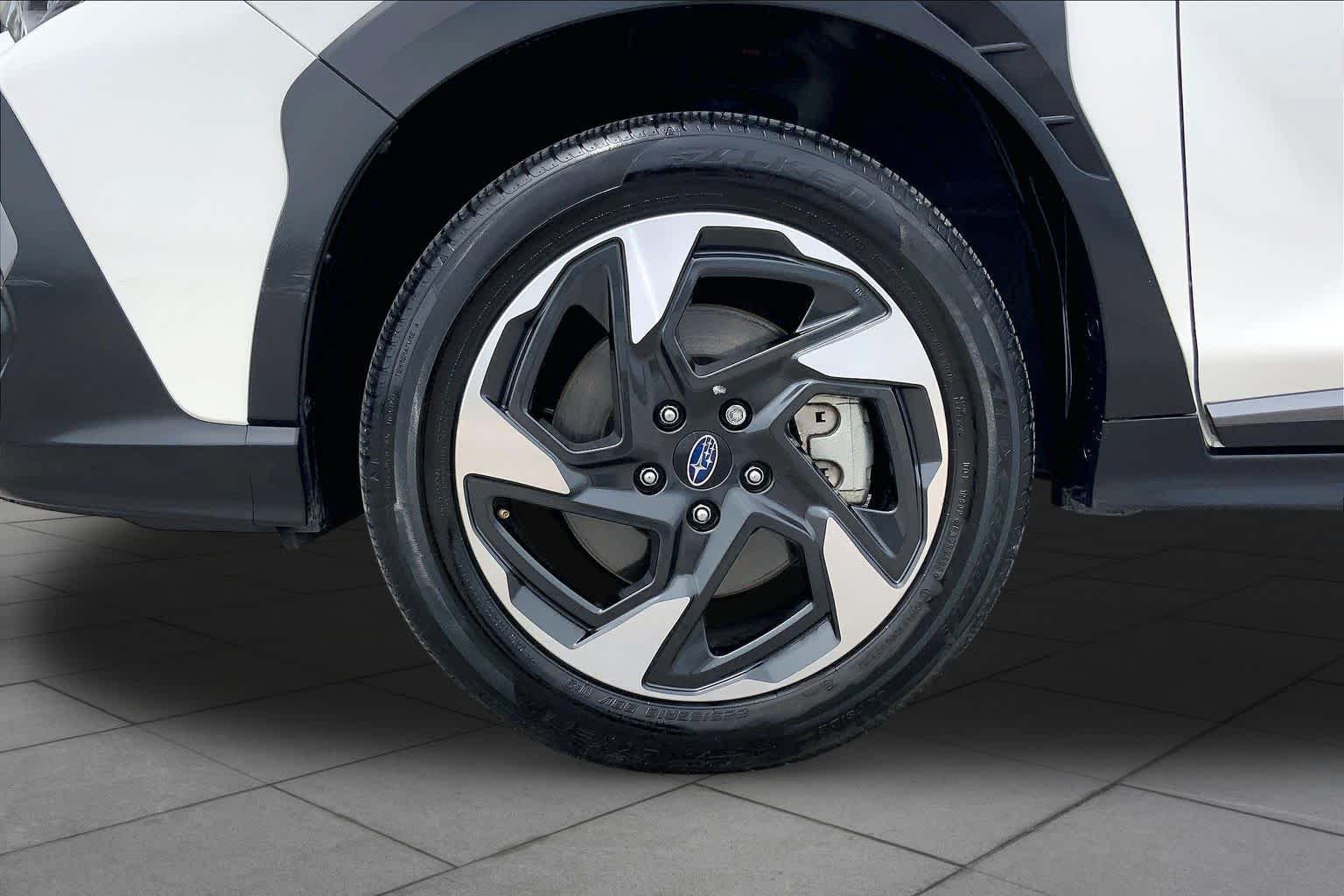Used 2024 Crystal White Pearl Subaru Limited image 11