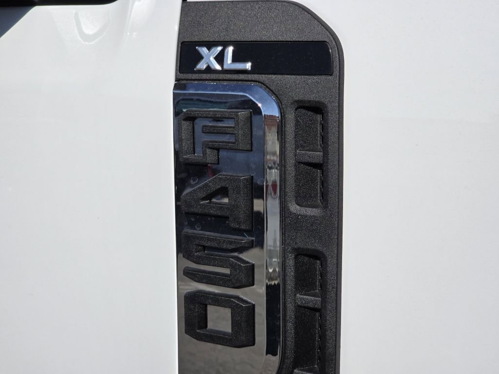 New 2026 Oxford White Ford XL image 29