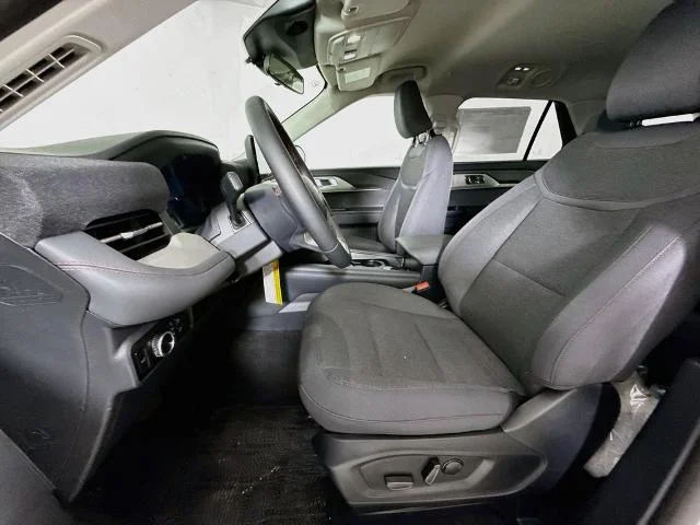 New 2026 Star White Metallic Tri-Coat Ford Active image 53