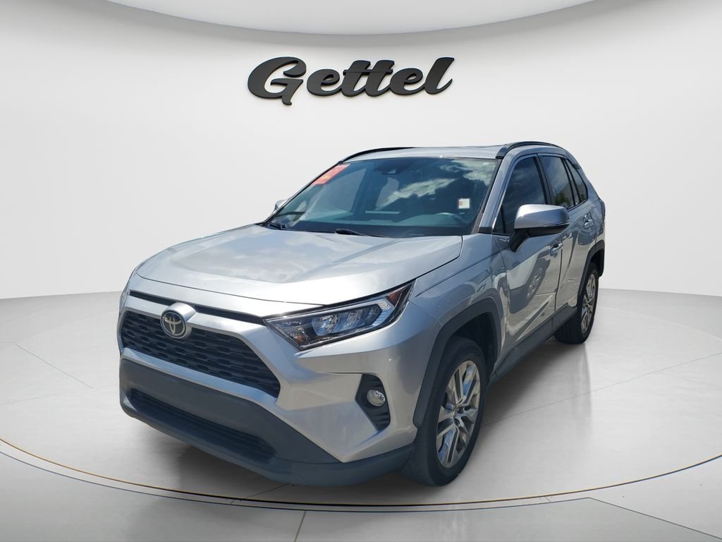 Used 2021 Silver Toyota XLE Premium image 1