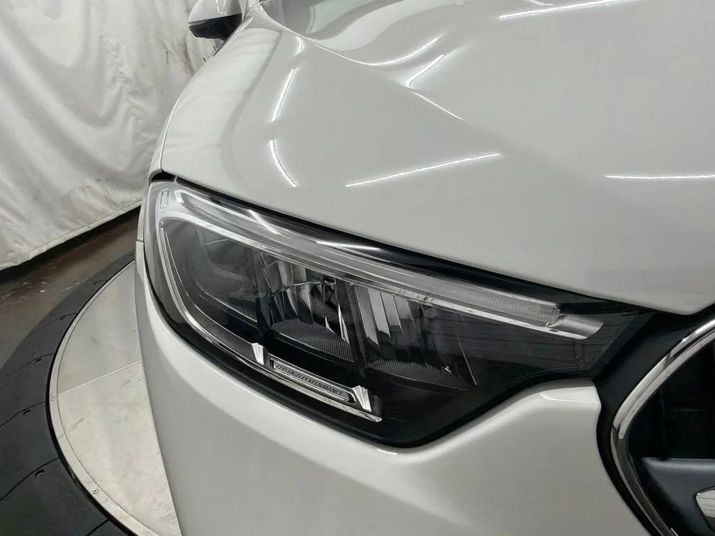 New 2027 White Mercedes-Benz GLC 300 image 10