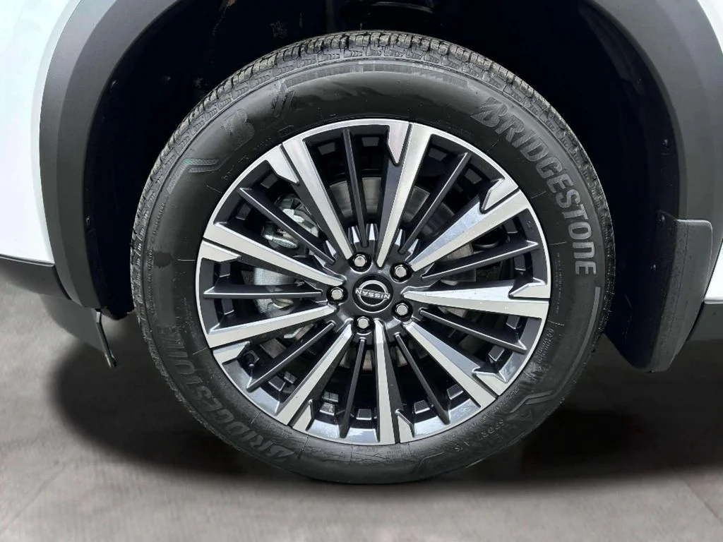 New 2026 Everest White Pearl/Black Nissan Platinum image 12