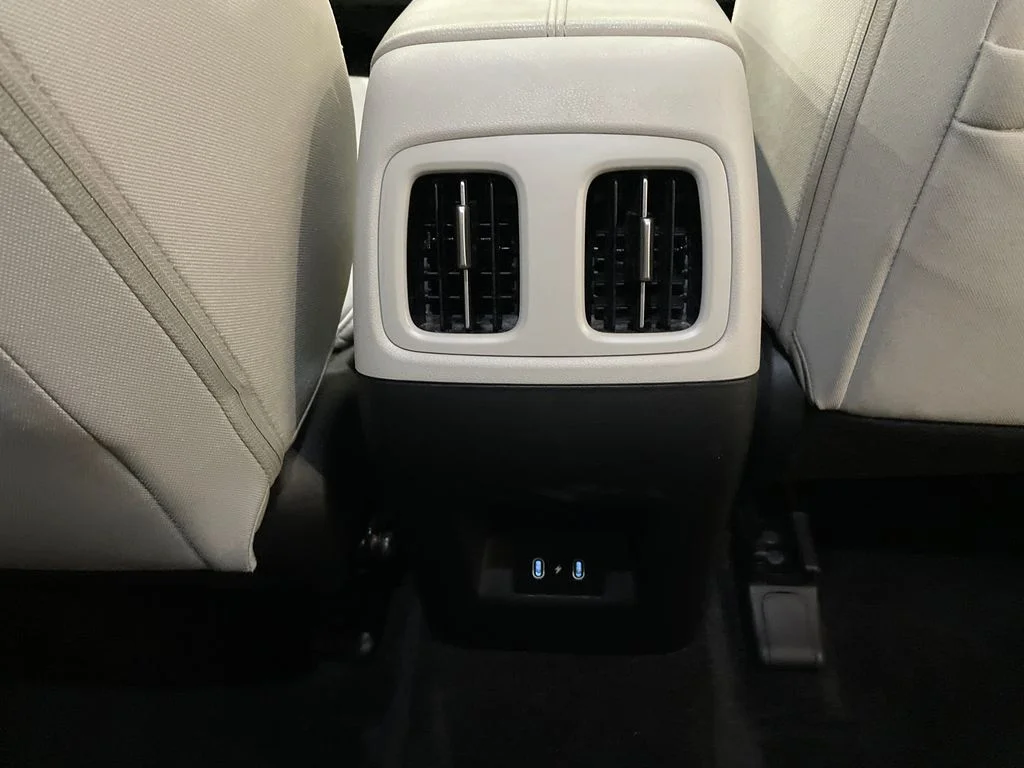 Used 2025 Shimmering Silver Hyundai SEL image 27