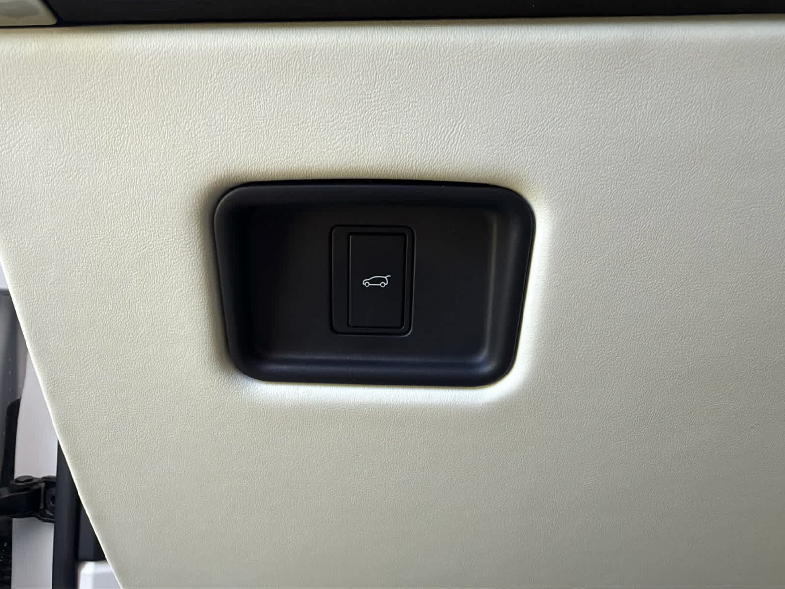 Certified Used 2023 WHT Land Rover SE image 22