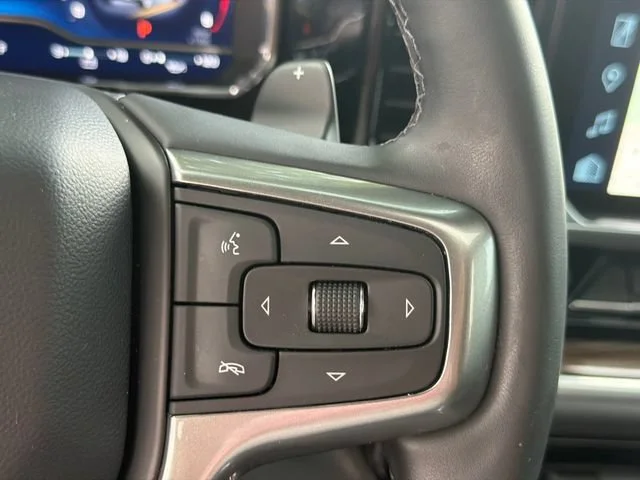 Used 2025 Summit White Chevrolet RST image 25