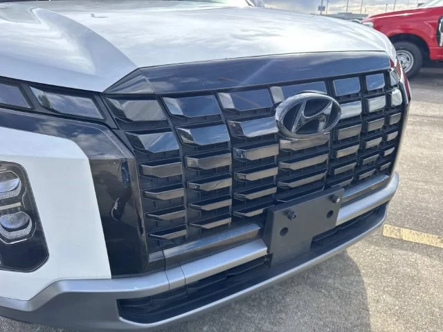 Used 2024 White Hyundai SEL image 4