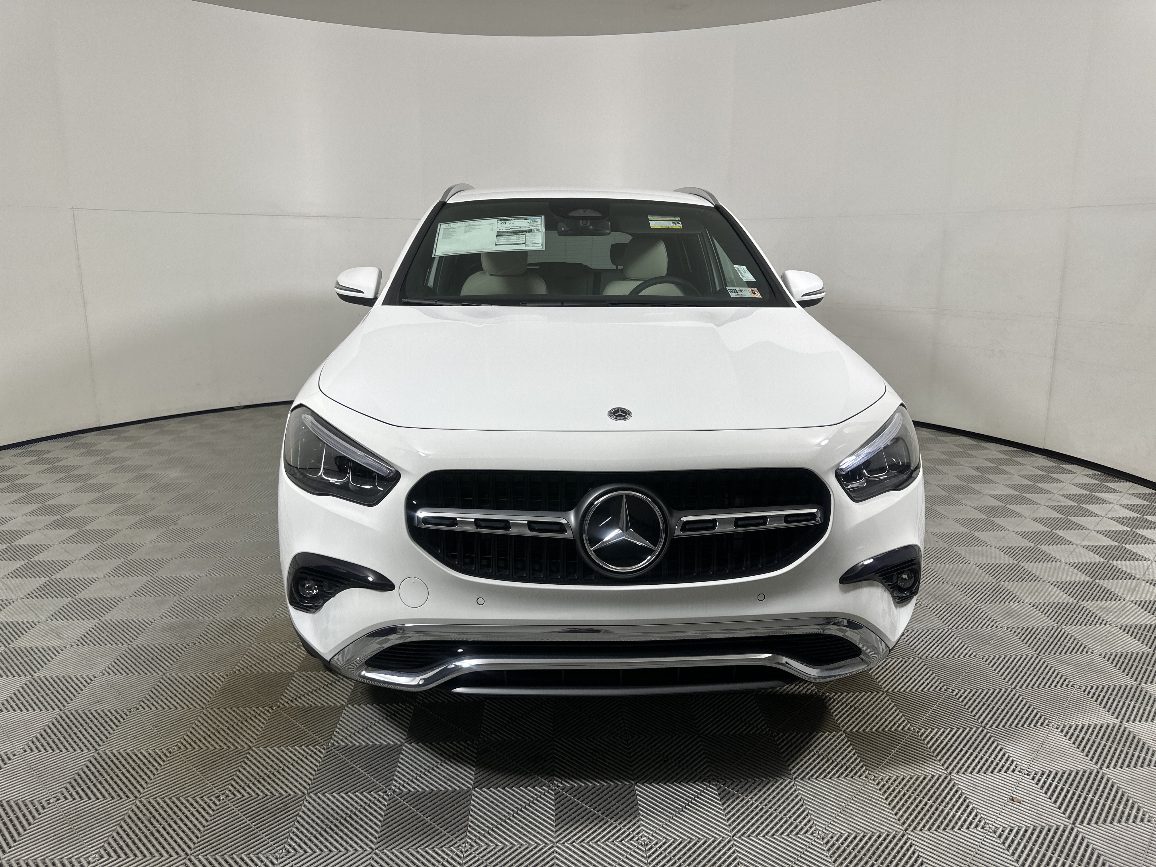 New 2026 POLAR WHITE Mercedes-Benz GLA 250 image 2