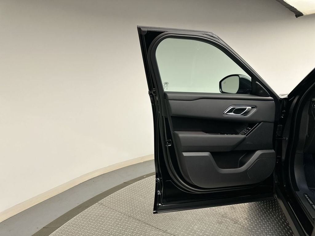 Certified Used 2026 Santorini Black Metallic Land Rover Dynamic SE image 8
