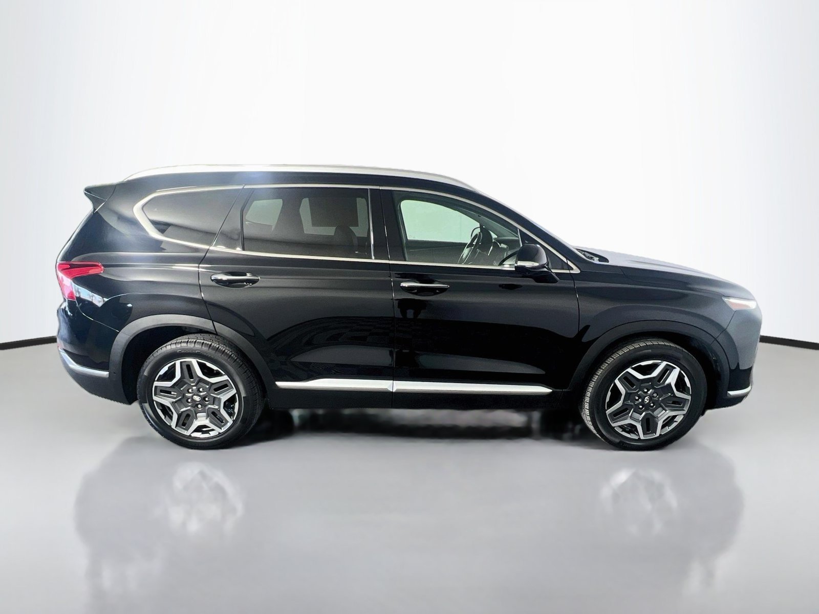 Used 2022 Black Hyundai Limited image 9