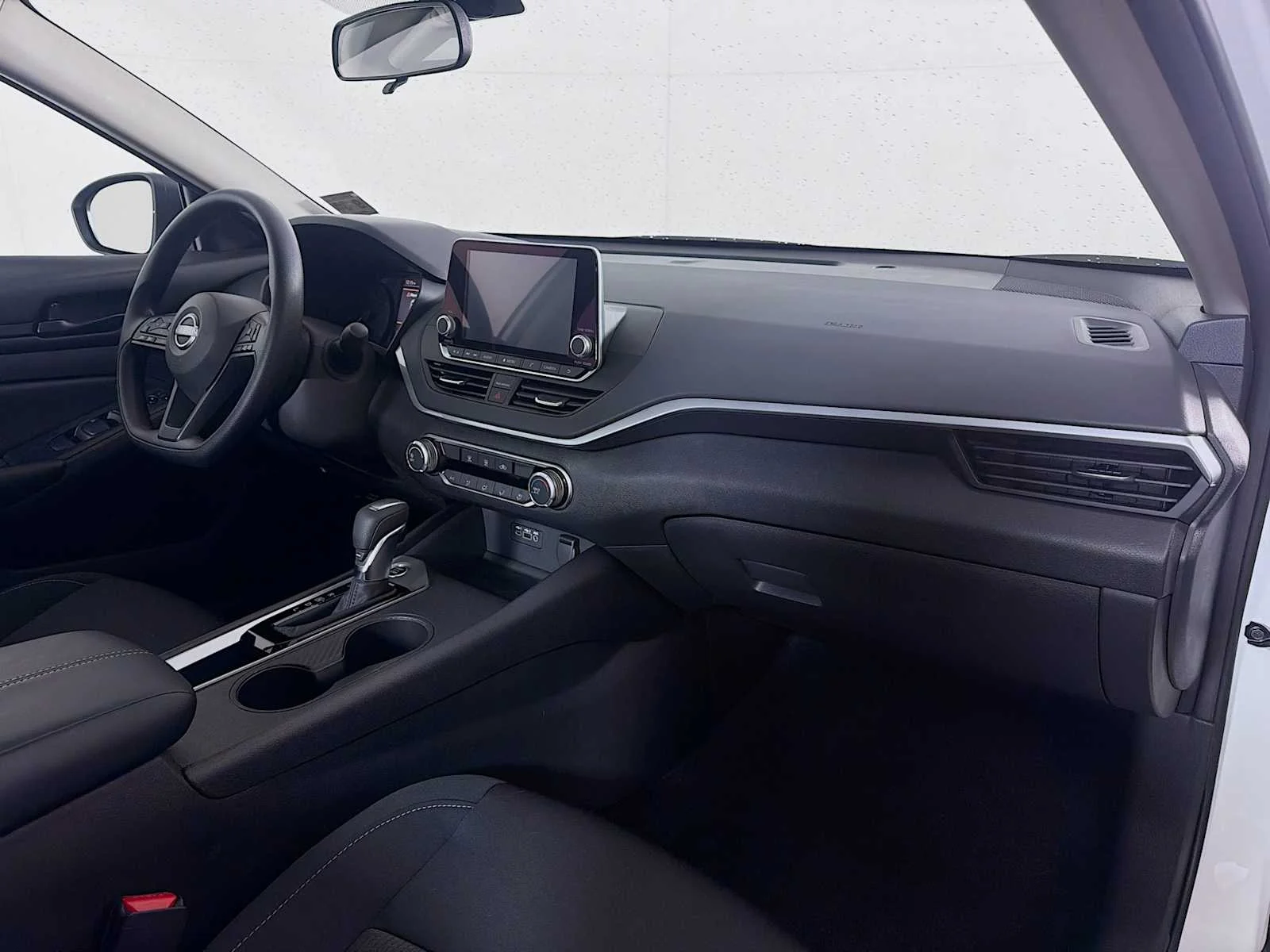 Certified Used 2025 Glacier White Nissan S image 24