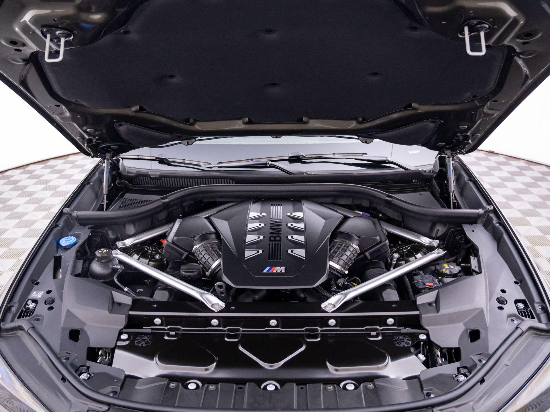 New 2027 Manhattan Green Metallic BMW M60i image 31