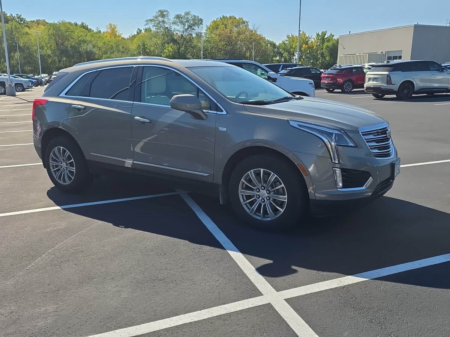 Used 2017 Cadillac XT5 Luxury with VIN 1GYKNDRS7HZ311089 for sale in Vadnais Heights, Minnesota