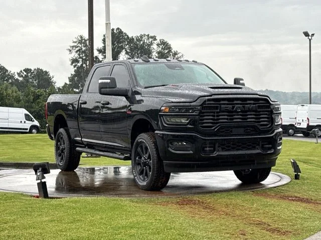 New 2026 Diamond Black Crystal Pearl-Coat Exterior Paint RAM Tradesman image 9