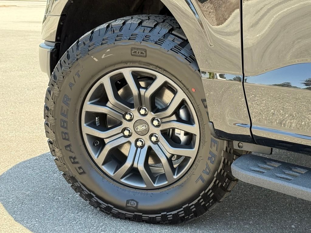 New 2026 Agate Black Metallic Ford Tremor® image 16