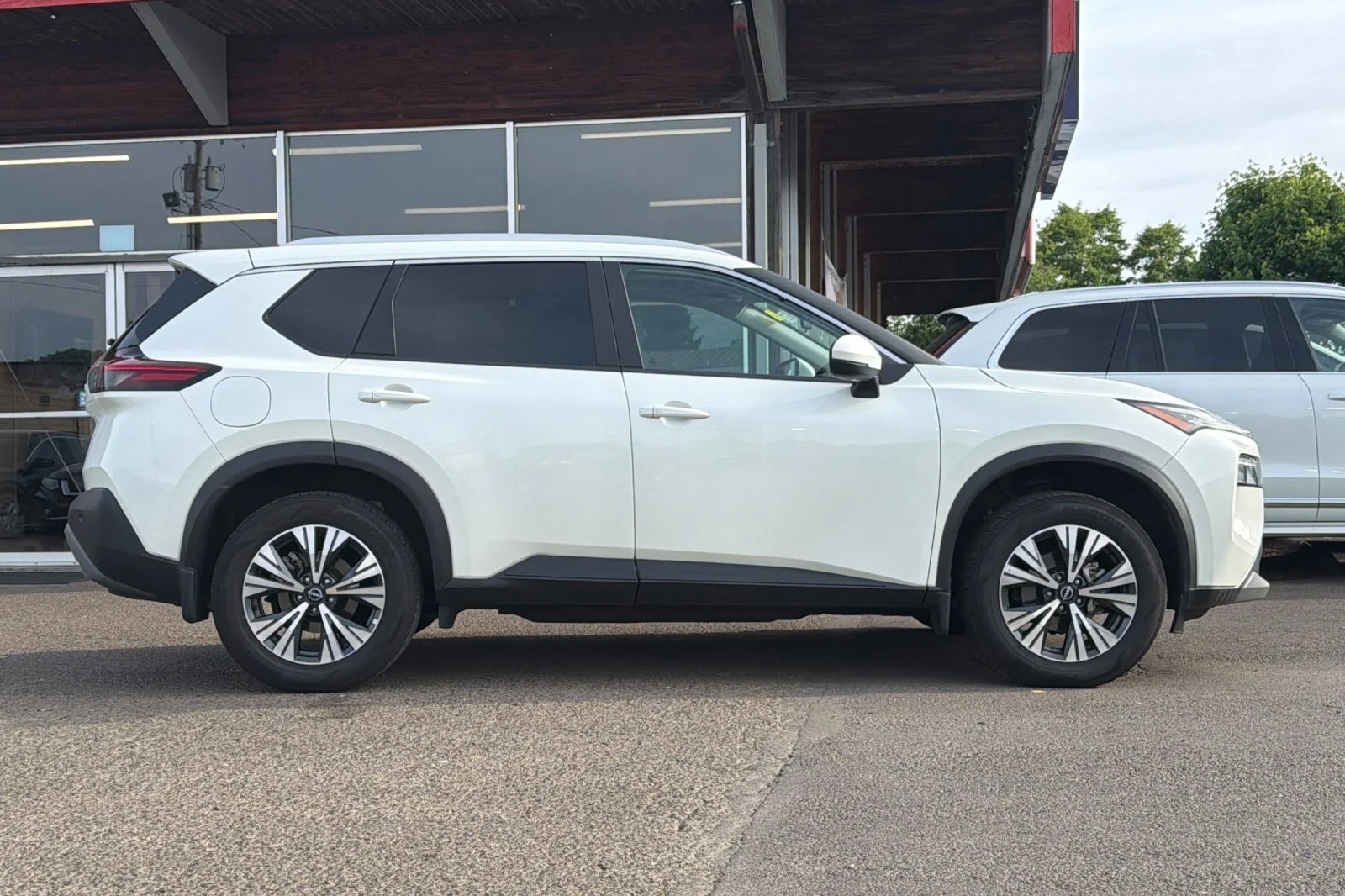 Used 2023 Pearl White Tricoat Nissan SV image 3