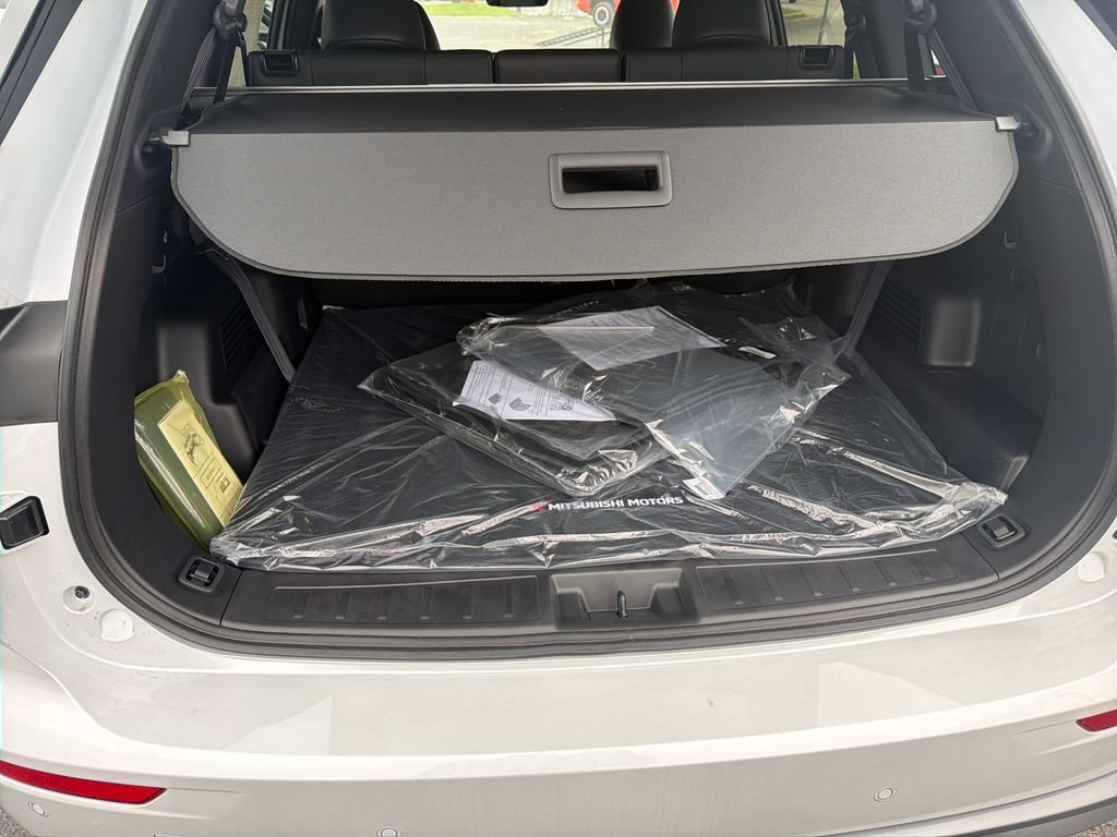 New 2026 White Mitsubishi SE 1.5T 2WD image 9