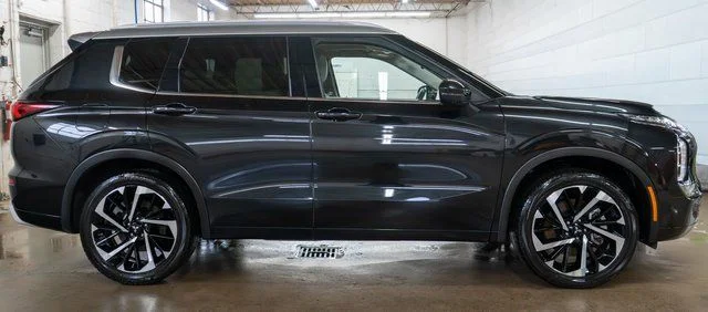 Used 2024 Black Mitsubishi  image 5
