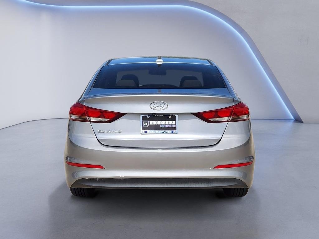 Used 2017  Hyundai SE image 8