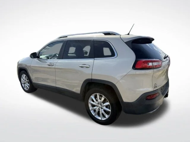 Used 2015 Beige Jeep Limited image 5