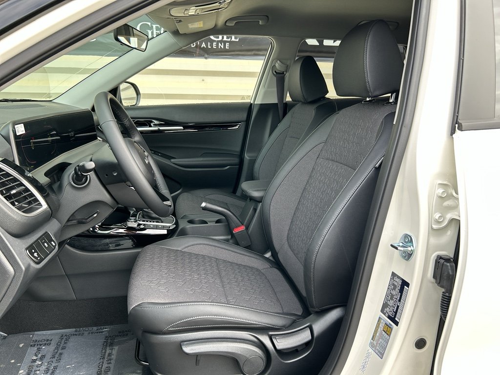 New 2026 Clear White / Black Roof Kia S image 11