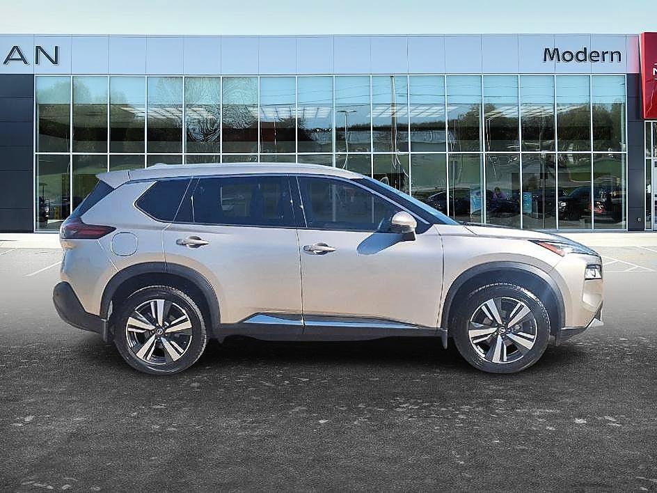 Used 2021 Champagne Silver Metallic Nissan SL image 4