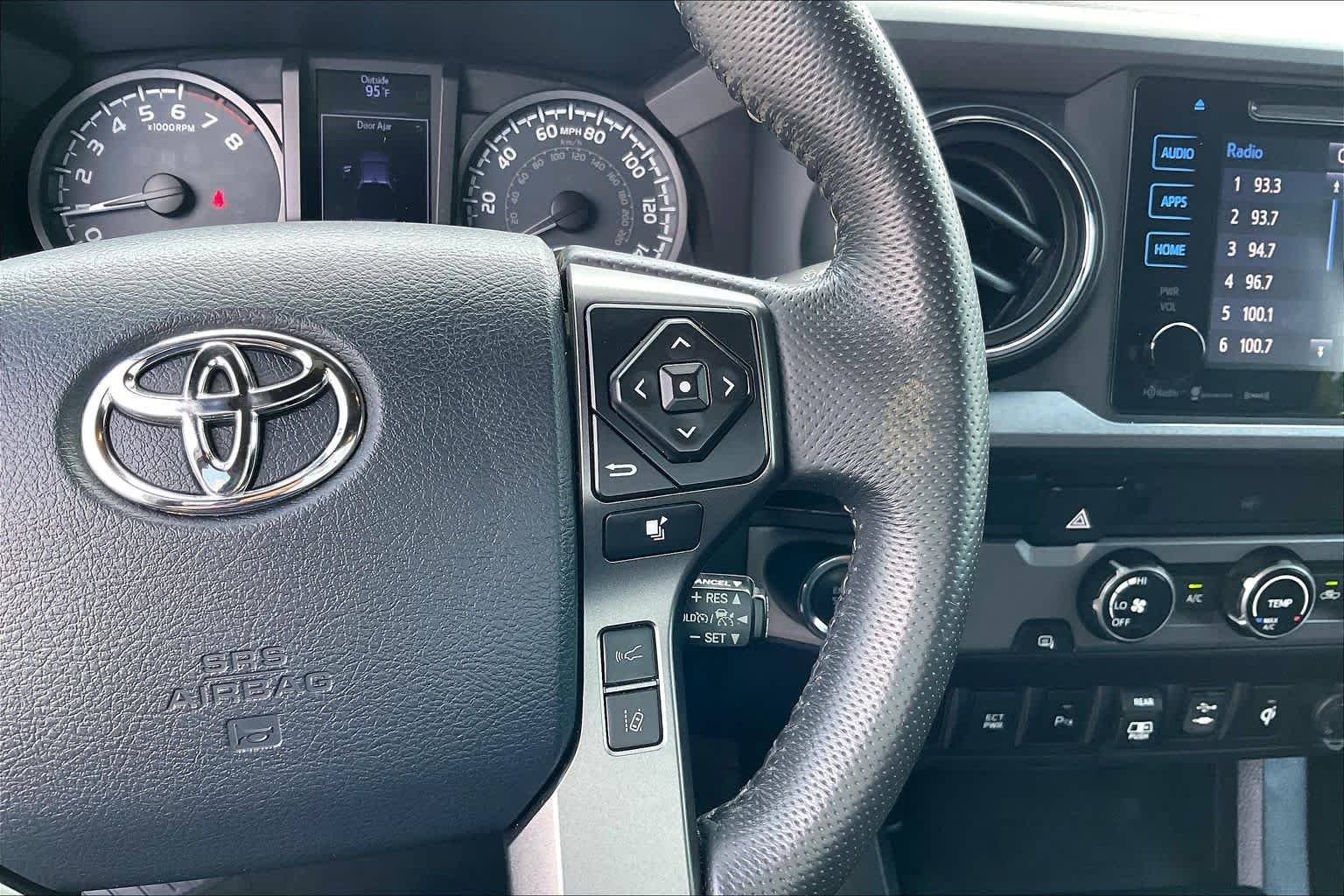 Used 2018  Toyota SR5 image 23