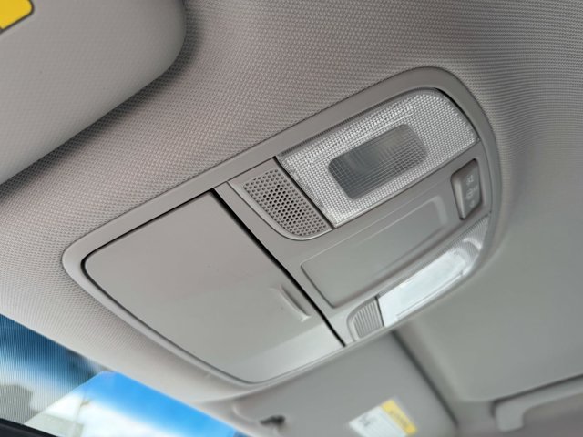 Used 2017 Molten Silver Hyundai SE image 29