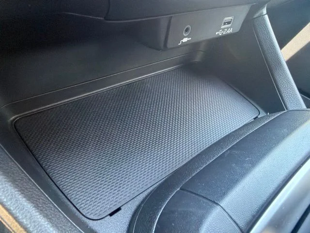 Used 2025 White Subaru Base image 18