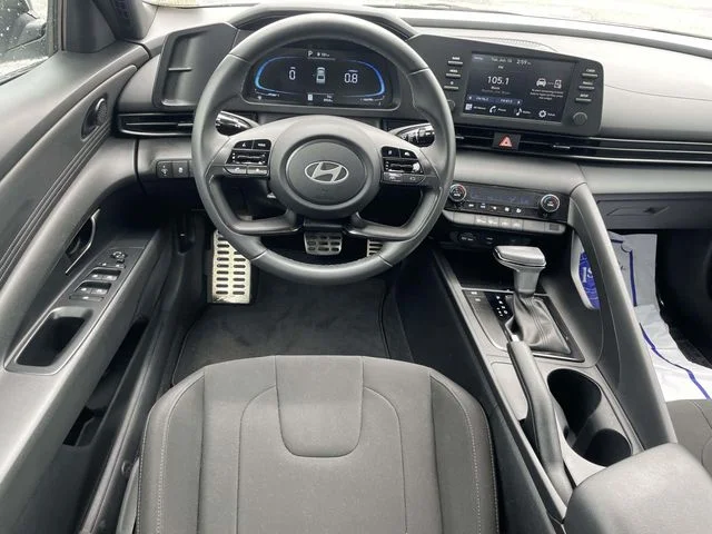Used 2025 White Hyundai SEL Sport image 8