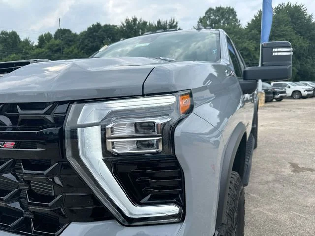 Used 2025 Gray Chevrolet ZR2 image 52