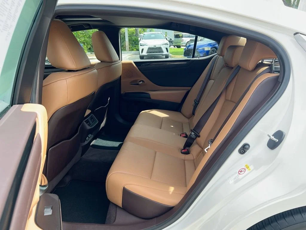 Used 2019 White Pearl Lexus 350 image 19