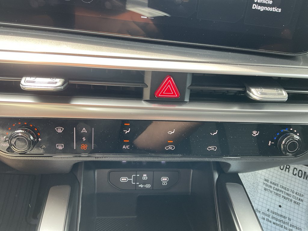 Used 2026 Whi Kia LX image 23