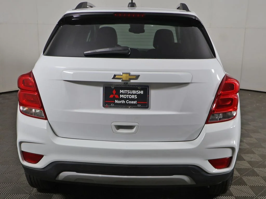 Used 2020 White Chevrolet LT image 9