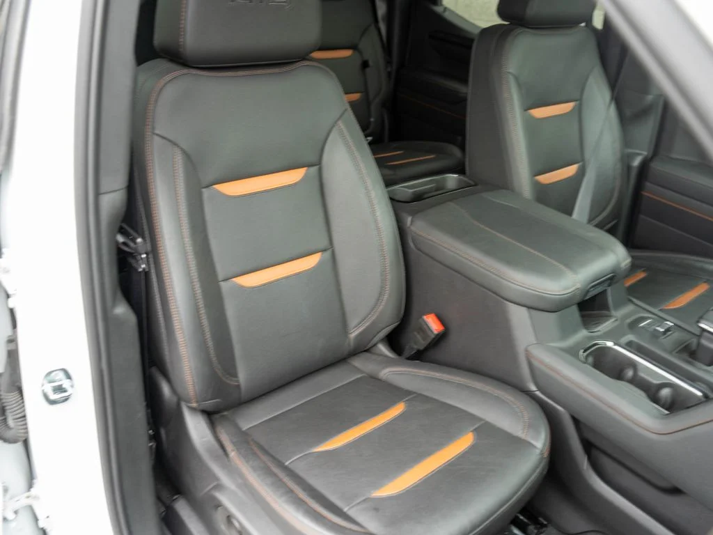 Used 2023 White GMC AT4 image 9