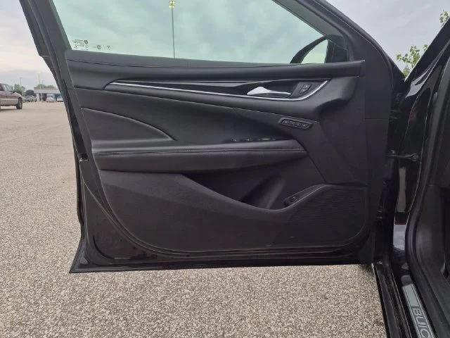 Used 2017 BLACK OYNX Buick Essence image 12