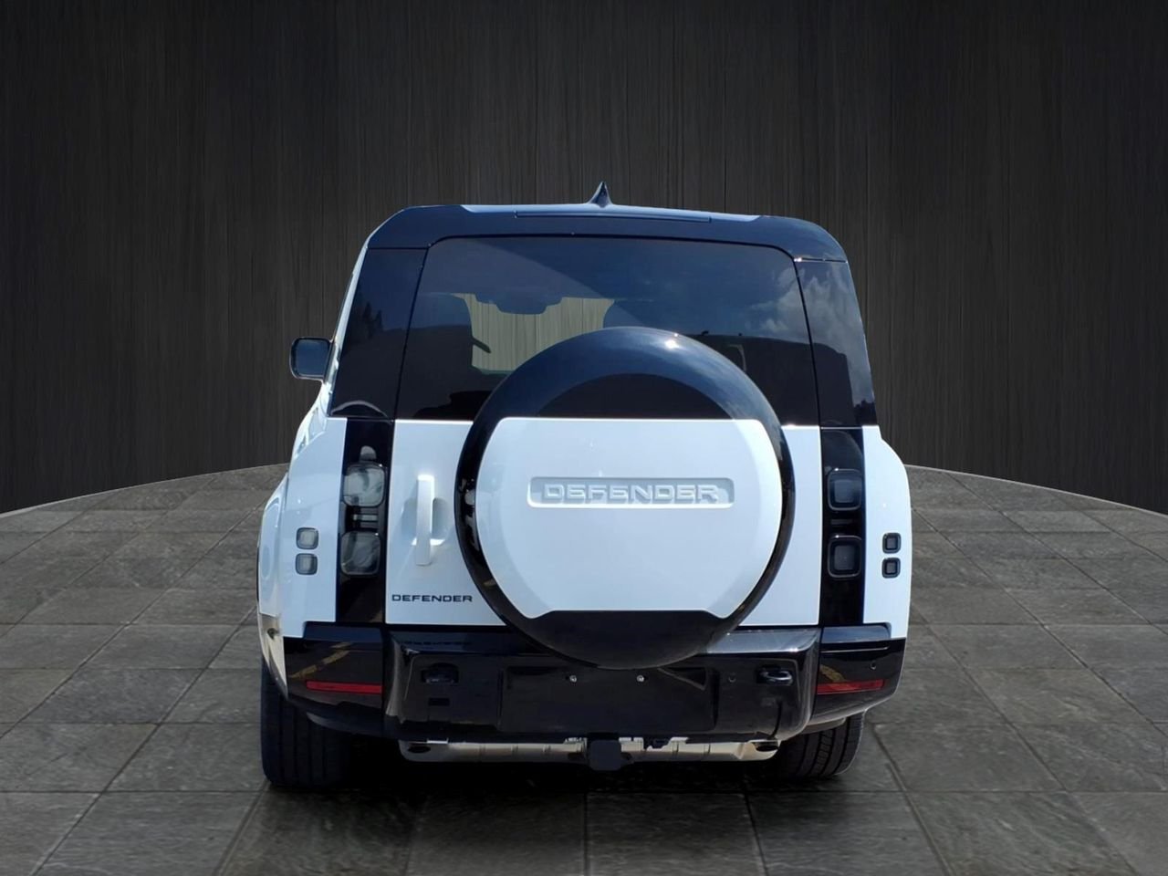 New 2026 Fuji White LAND ROVER X-Dynamic SE image 3